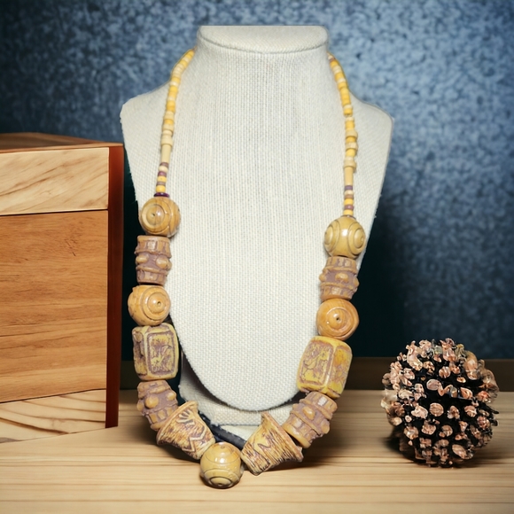 Hand-made large wooden and plastic beads necklace - Picture 2 of 5